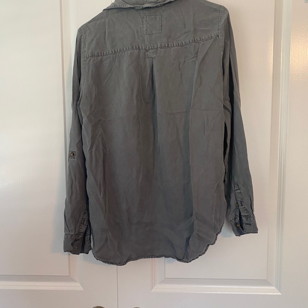 Button up - Picture 2 of 3